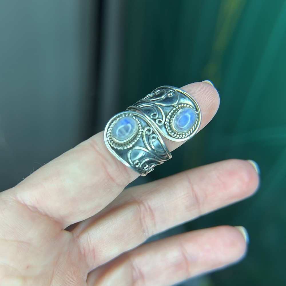 Elegant Silver Moonstone Ring 925 sterling silver